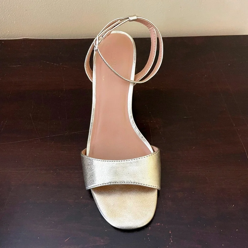 Old Navy Womens Gold Metallic Block Heel Ankle Strap Sandals Size 8 - Picture 4 of 9